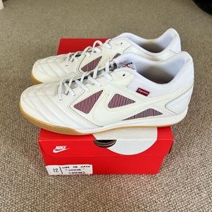 Never worn! Men's Nike SB GATO supreme white, size 12